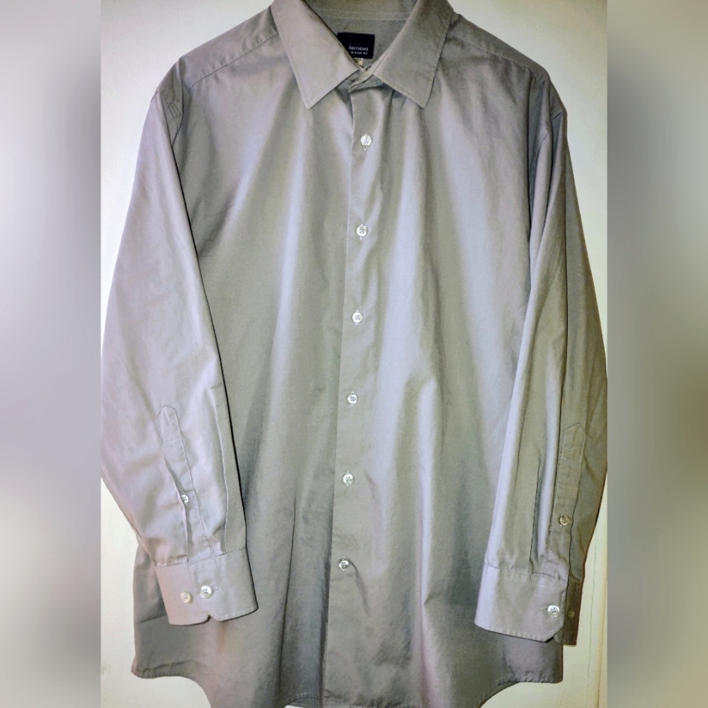 Basic Edition Classic Fit long sleeve dress shirt  17/17 1/2 32/33 light 🩶